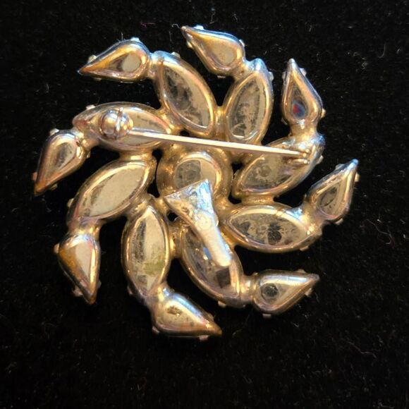 Vintage Rhinestone Swirl Brooch Pin Clip - Picture 4 of 8
